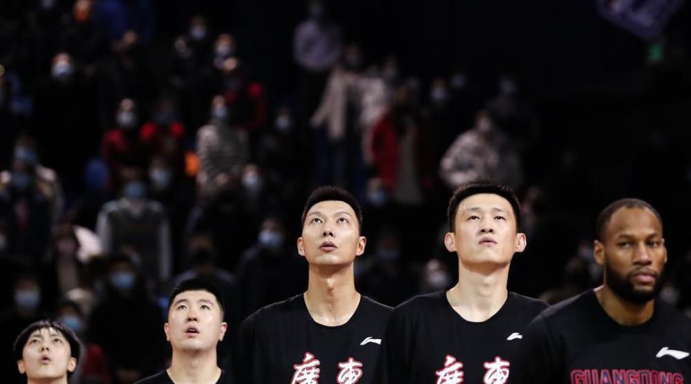 两个老男人玩我一晚好爽